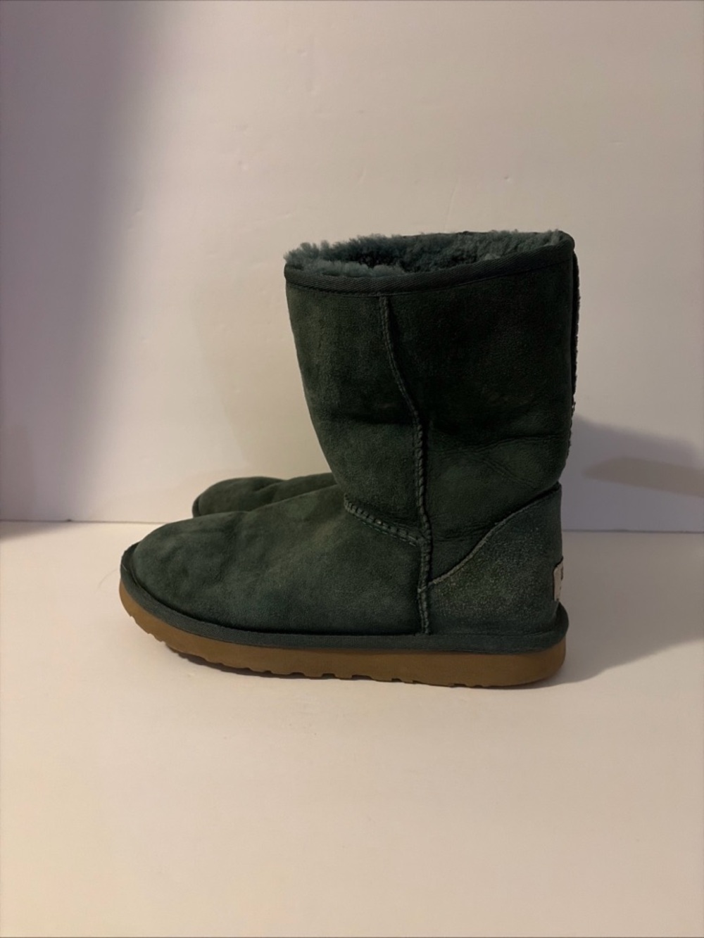 UGG Australia Classic Short 5825 Women’s Size 7 Green Suede Sheepskin